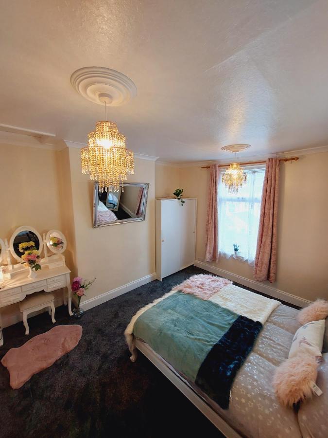 Elegant And Two Bedrooms House