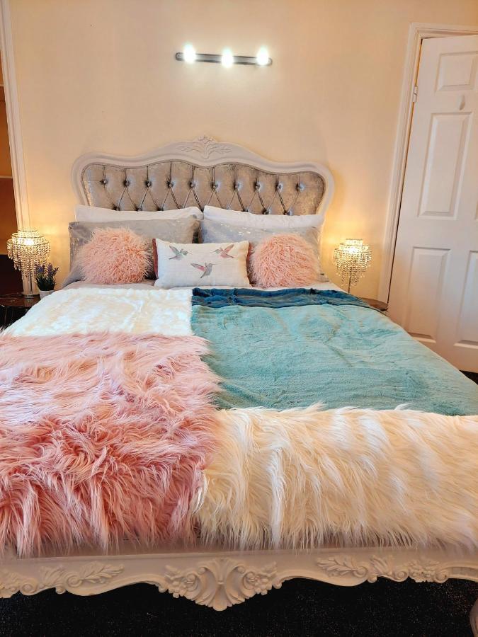 Elegant And Two Bedrooms House Apartment