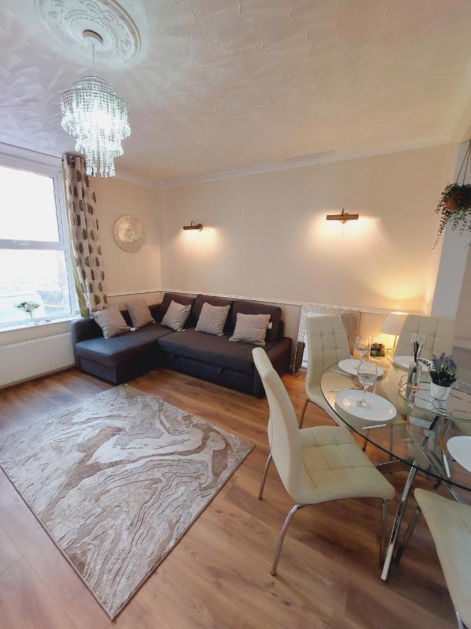 Apartment Elegant And Two Bedrooms House *