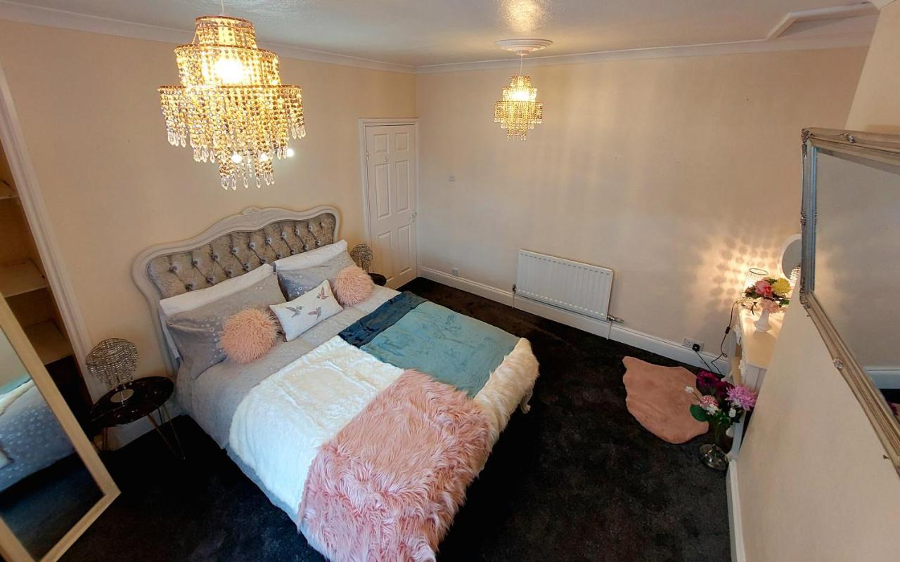 Elegant And Two Bedrooms House Apartment