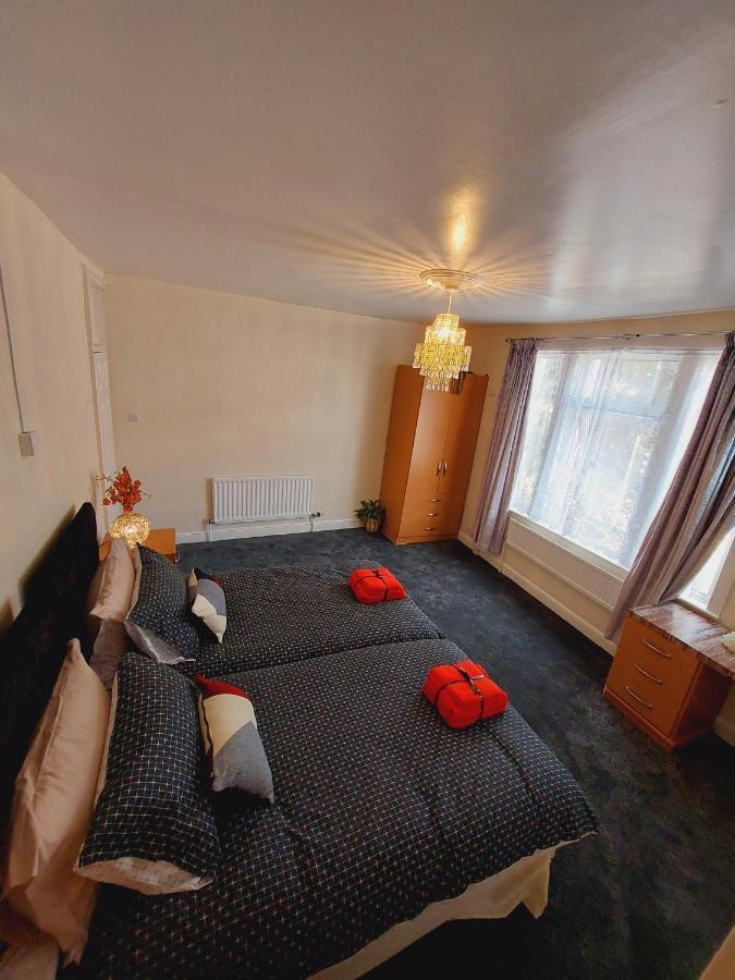 Elegant And Two Bedrooms House Bristol