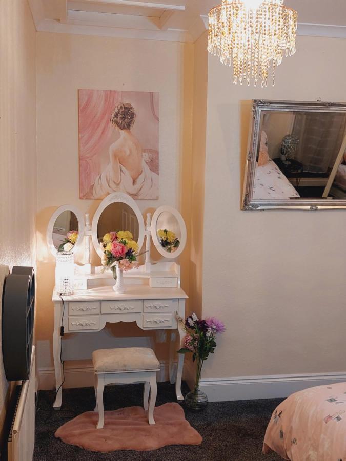 Elegant And Two Bedrooms House Apartment *